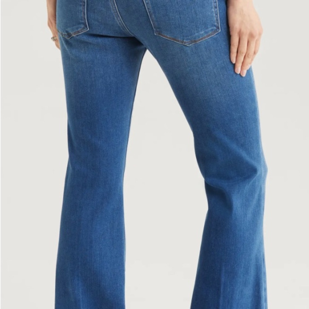 Flattering + Comfortable Good American Maternity Good Flare Honeymoon Jeans!